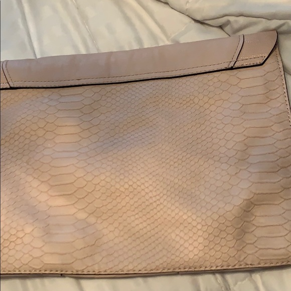 Pink guess clutch purse - Picture 2 of 2